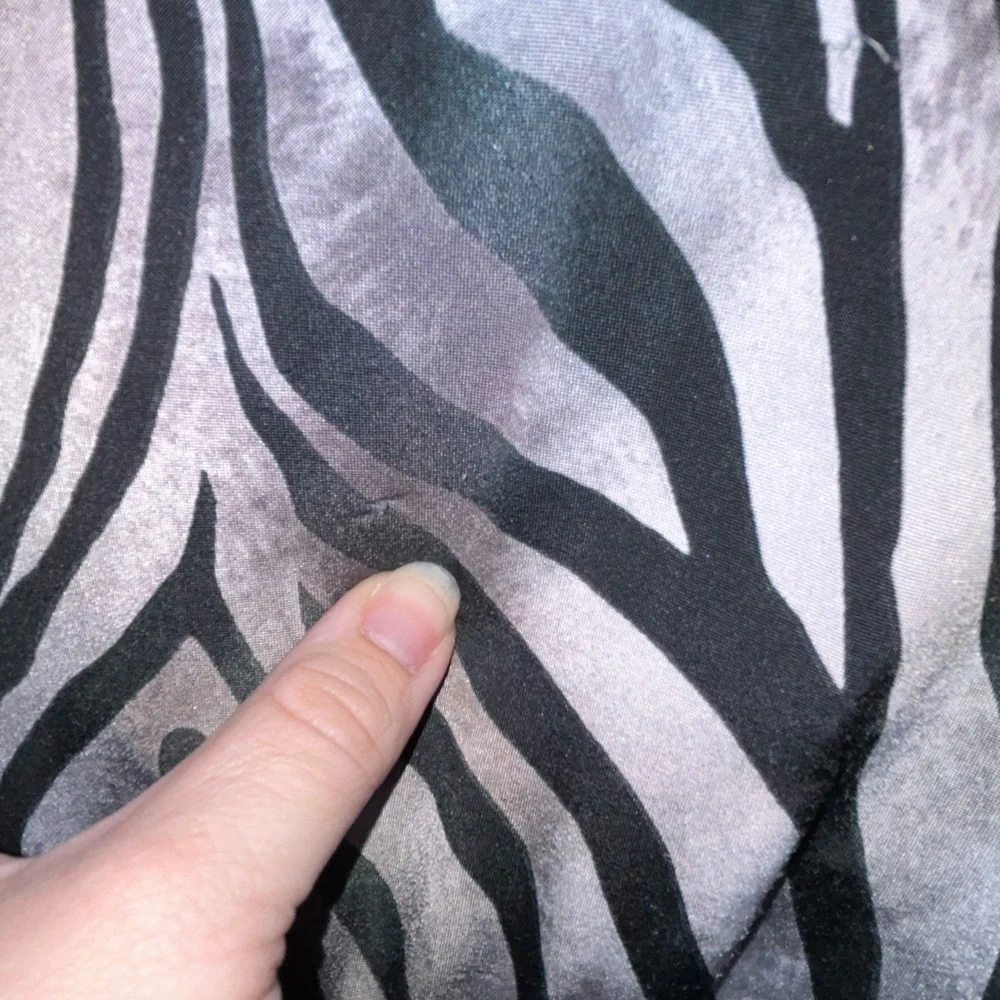 B_Envied size medium zebra animal print halter top - Picture 2 of 5